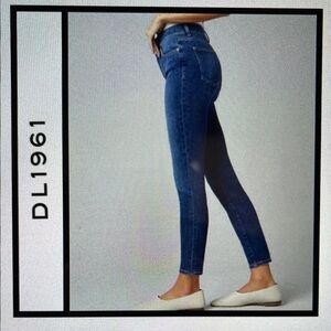 DL1961 Women's Dark Blue Margaux Instasculpt Size 27